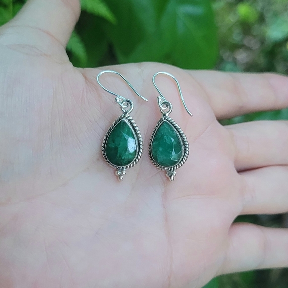 ✨️HP✨️ Shivam Beryl Emerald💚 Teardrop💧Earrings - Picture 10 of 16